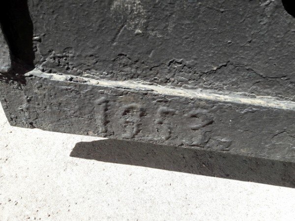 Входим в усадьбу через ворота 1953 года (те, что находятся слева, если встать лицом к главному зданию Тимирязевки) .
