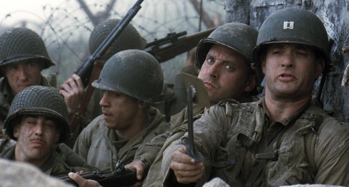 Капитан Джон Миллер получает тяжелое задание. Вместе с отрядом из восьми человек Миллер должен отправиться в тыл врага на поиски рядового Джеймса Райана, три родных брата которого почти одновременно погибли на полях сражений. Командование приняло решение демобилизовать Райана и отправить его на родину к безутешной матери. Но для того, чтобы найти и спасти солдата, крошечному отряду придется пройти через все круги ада...