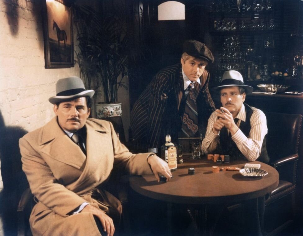Стинг (1973), с Робертом Шоу (слева) и Полом Ньюманом (справа) завоевали семь премий Академии, включая «Лучший фильм».