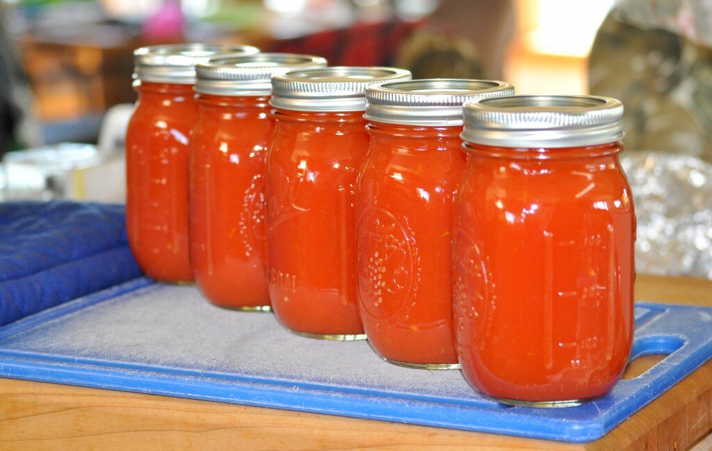 http://desertschooner.com/wp-content/uploads/Sauce-in-jars-1024x649.jpg