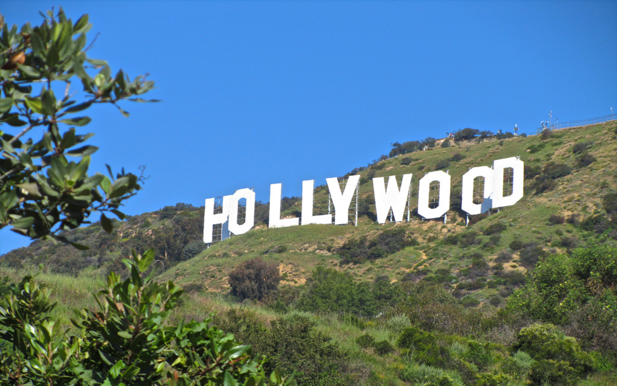 Hollywood надпись на горе