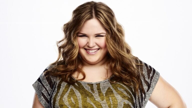 Главную роль играет Лили Мей Хэррингтон из сериала Sing it! (Спой это)