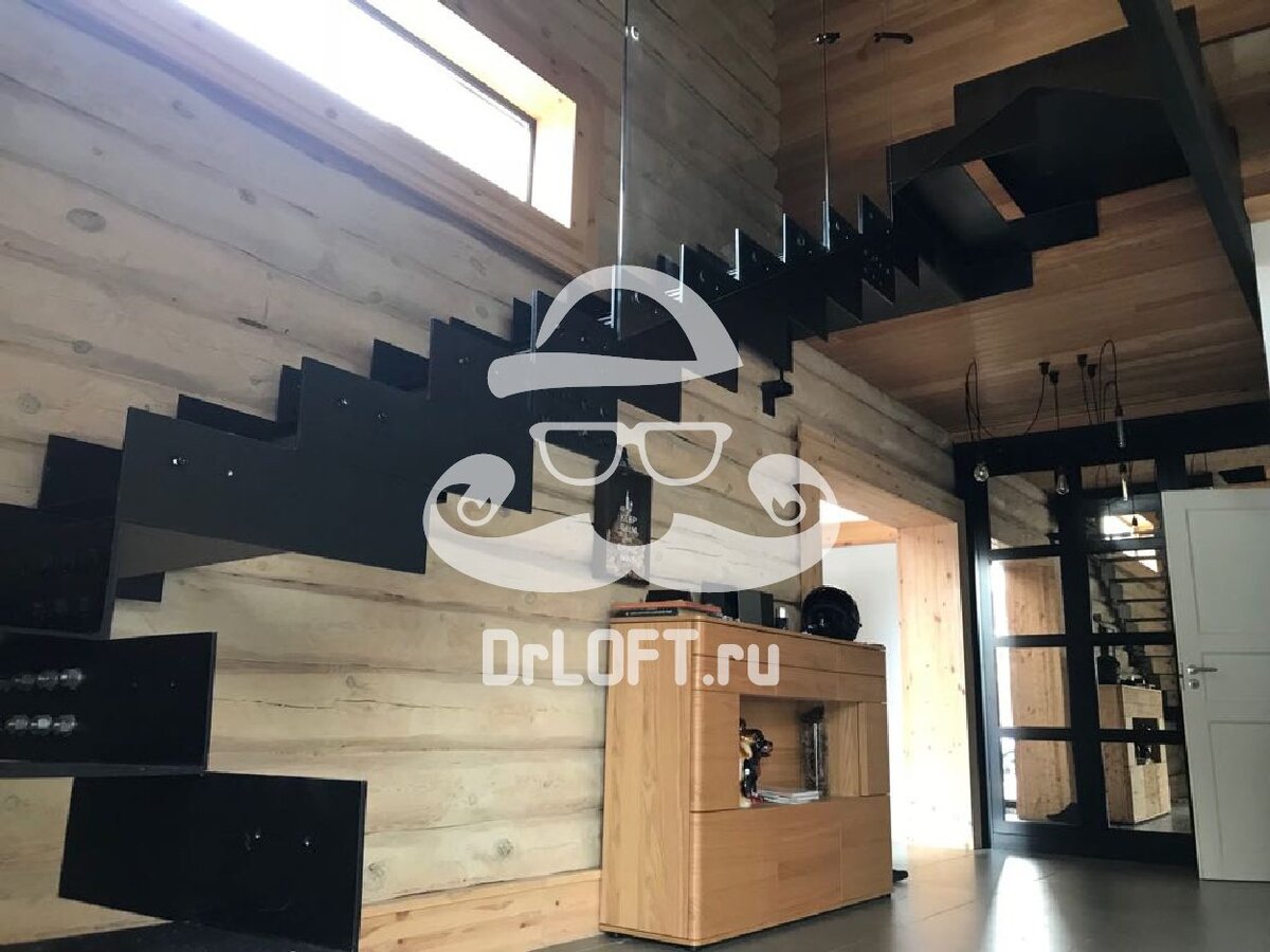 Например, «традиционно-заводской» вариант, - два стальных швеллера, между которыми и приварены ступеньки. Ступеньки – из рифленой стали или стальной «сеточки». Перила – из стальной трубы, крепятся на отрезках полос или угольников. Вся эта конструкция – слегка подернута по краям ржавчиной, испачкана грязью в смеси с машинным маслом.