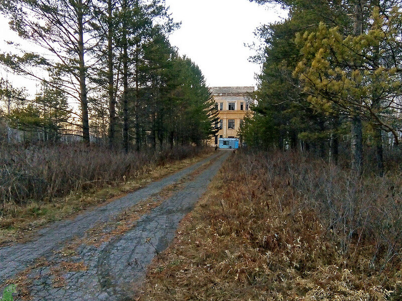 Этот объект расположен на большом удалении от других объектов радиоцентра № 5 и был введён в строй в 1936 году. Он был одним из первых на Дальнем Востоке радиоцентров, занимавшихся инопропагандой ещё за три года до создания в СССР ведомства радиоподавления.