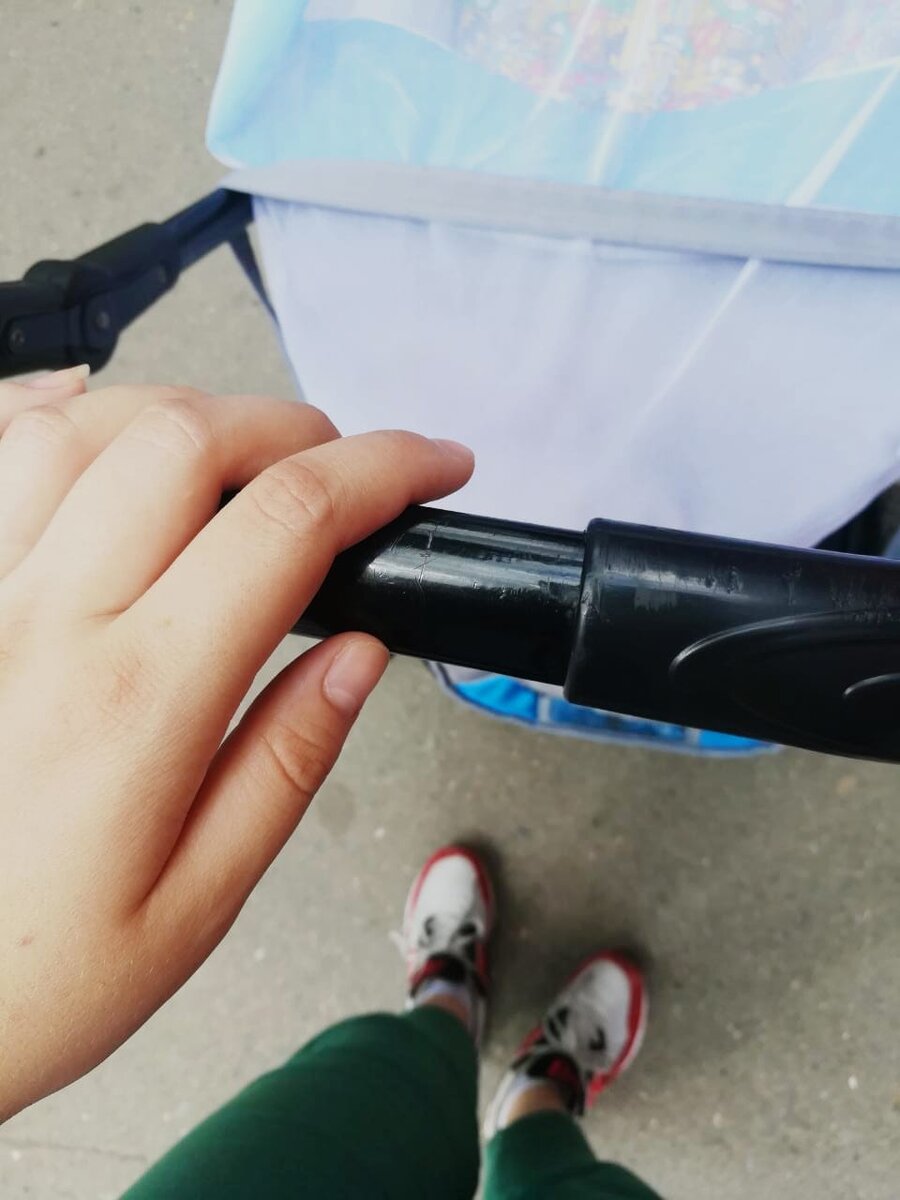 Мама - это первое слово, которое звучит из уст младенуа, когда ему плохо, он плачет и зовет маму, так как мама успокоит, да и эту связь душевную не сможет объяснить ни ребёнок, ни мама. Когда подходишь к детям осознанно, а не случайно,  отношение матери и ребенка не всегда строятся душа в душу.  НО НЕ только на этом все построено. Мама начинает работать Мамой еще будучи беременной, когда заботится через себя о малыше.