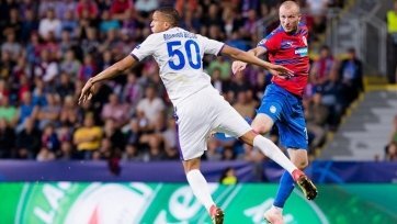 Фото: ФК Виктория Пльзень27 ноября в 20:55 по московскому времени начнется решающий матч для ЦСКА в нынешнем розыгрыше Лиги чемпионов. Команда Виктора Гончаренко в «Лужниках» примет чешскую «Викторию». Первый матч этих команд завершился со счетом 2:2, армейцы горели 2:0, но по ходу второго тайма собрались с силами и вырвали нужную ничью. Сейчас команда Гончаренко выглядит достаточно неплохо, а это значит, что есть все шансы досрочно оформить выход в еврокубковую весну. Встречу рассудит голландский арбитр Данни Маккели.
