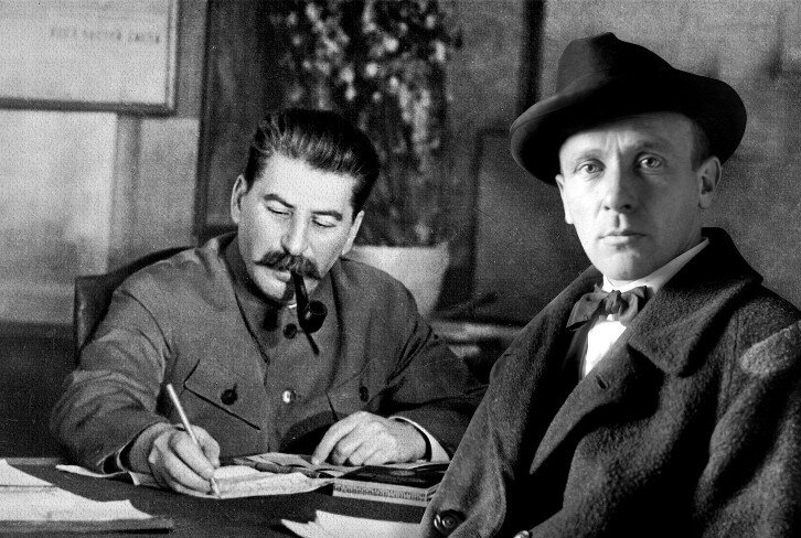 Взаимоотношения Сталина с писателем Михаилом Булгаковым больше напоминали игру кошки с мышкой.