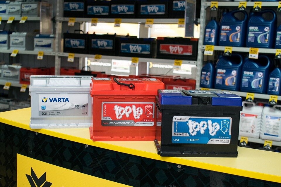 С новым аккумулятором все эти "танцы с бубном" проводить, конечно же, не стоит. А вот если АКБ служит уже не первый год, тогда имеет смысл задуматься...