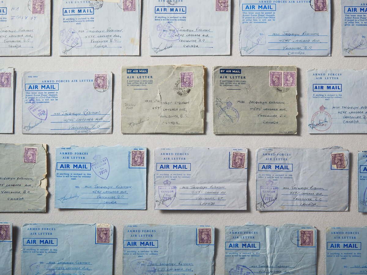 Arms mail. Письма с фронта выставка. Письма треугольники с фронта. Письма с фронта ВОВ