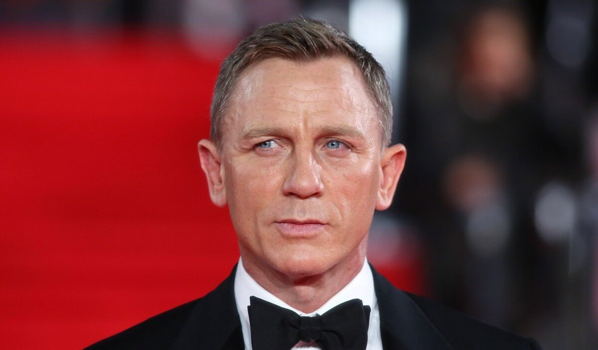 Фото с http://noihirek.hu/pictures/celebvonal/nem_lesz_tobbe_james_bond_daniel_craig_1.jpg