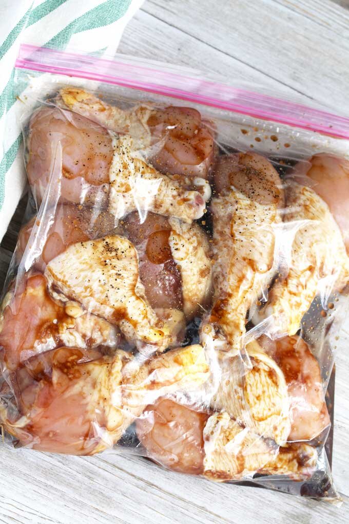 Как вкусно замариновать курицу в рукаве