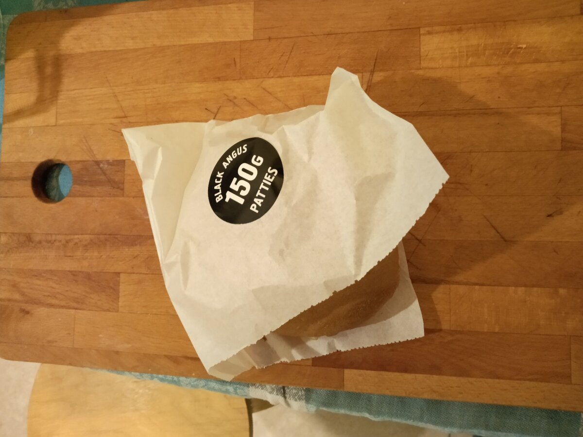 В этом бургере 150 граммов  картофеля породы Black Angus! Он не боится колорадского жука и даёт молоко! 