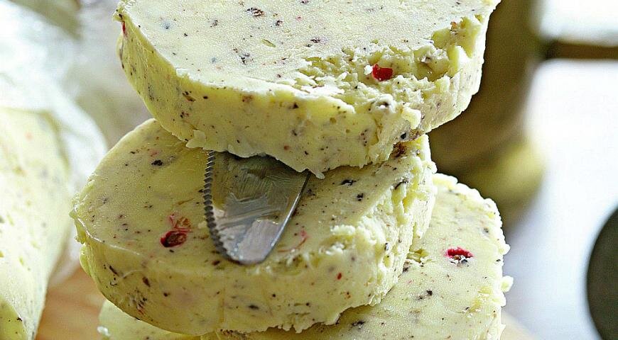 масло с тремя перцами к мясу и рыбе