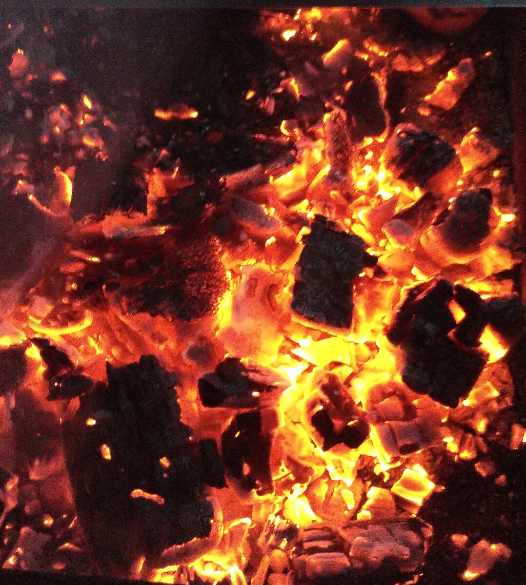 Многие любят любоваться огнем, а попробуйте так же смотреть на себя. 