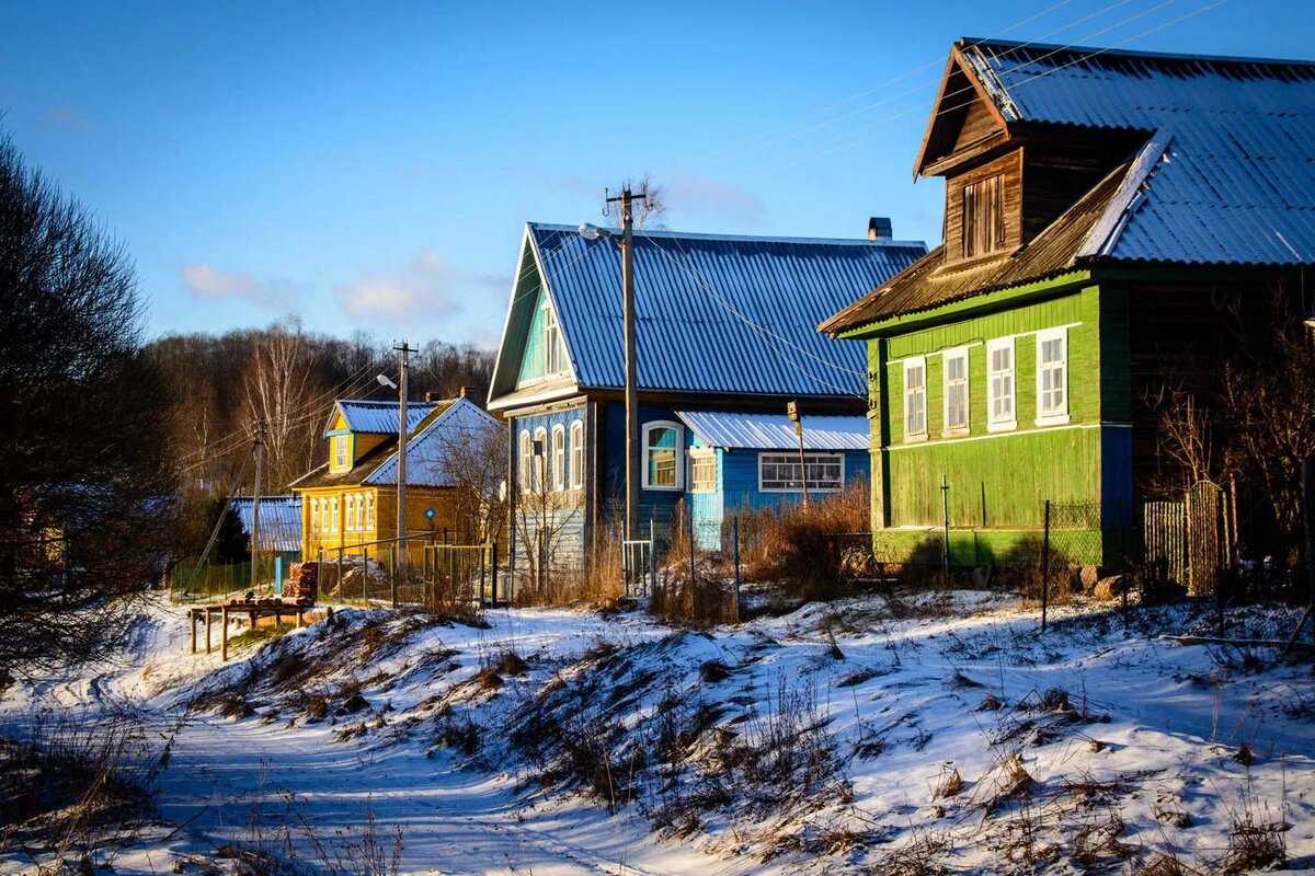 Улица в деревне. Деревенская улица. Деревенская улочка. Красивая деревенская улица.