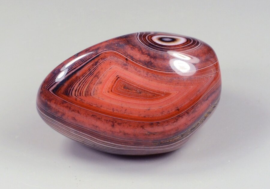 Амулет из сардоникса поможет рожденным 4 апреля не распылять свою энергию