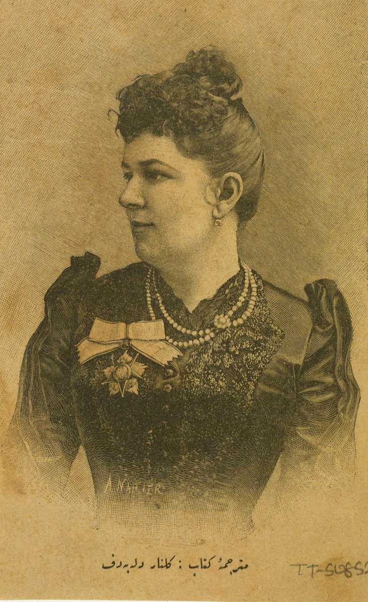 На груди Лебедевой орден "Шефката" 2-й степени, которым награждались только женщины (1891 г.)