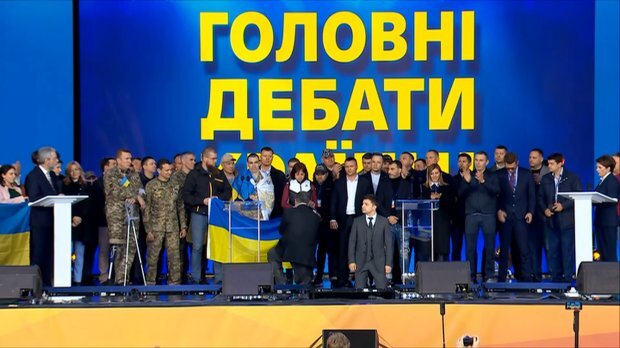 Петрушка, петрушка, повернись к люду задом