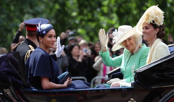 Меган Маркл нарушила королевскую традицию на балконе Букингемского Дворца?