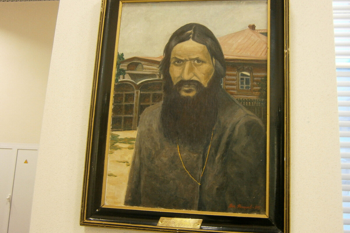Портрет Григория Ефимовича Распутина в музее г. Тюмень. (источник: https://tumen.mk.ru/social/2019/01/30/tyumency-pochtili-pamyat-grigoriya-rasputina.html)
