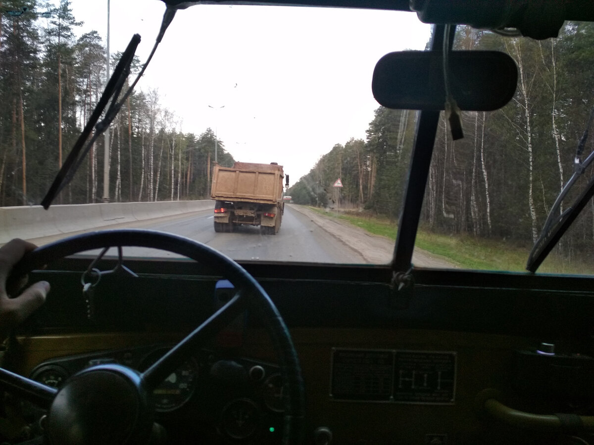 — На волю! — продолжал кричать географ. — В пампасы! Он лучше всех на свете знал, что такое воля. Он был географ, и ему были известны такие просторы, о которых обыкновенные, занятые скучными делами люди даже и не подозревают. Ему хотелось на волю, хотелось скакать на потном мустанге сквозь заросли. (с) Ильф и Петров