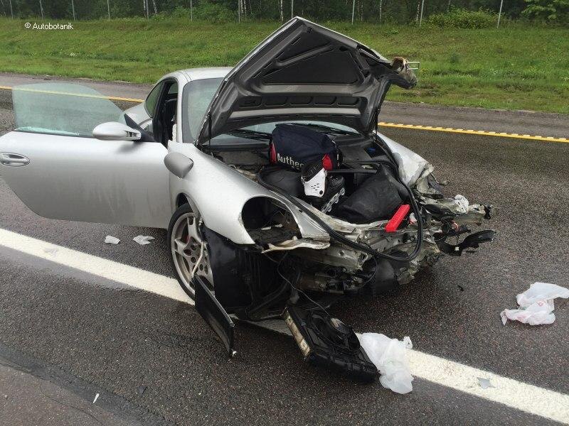 Источник: http://www.autobotanik.ru/pokraska-avto/kuzovnoy-remont-moskva-foto/remont-kuzova/pokatalsya-na-rolikax.html