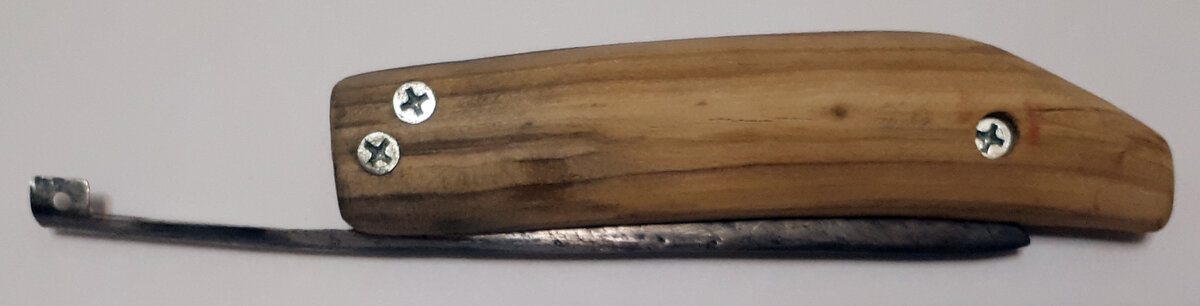 Нож в сложенном положении.