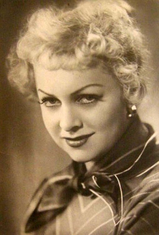 Людмила Целиковская.