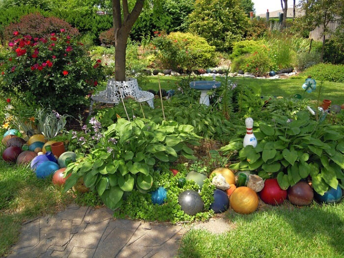 Идеи заборчиков и ограждений в саду. Фото