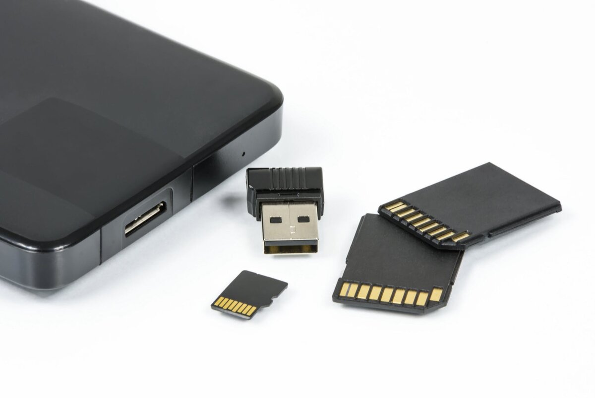 https://www.pexels.com/ru-ru/photo/sd-usb-159226/