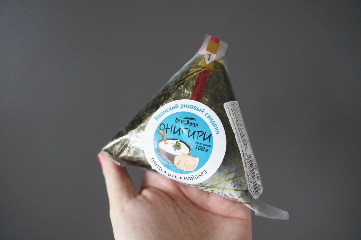 Может быть корейцы позаимствовали ее у японцев, добавив свою начинку. Неизвестно)