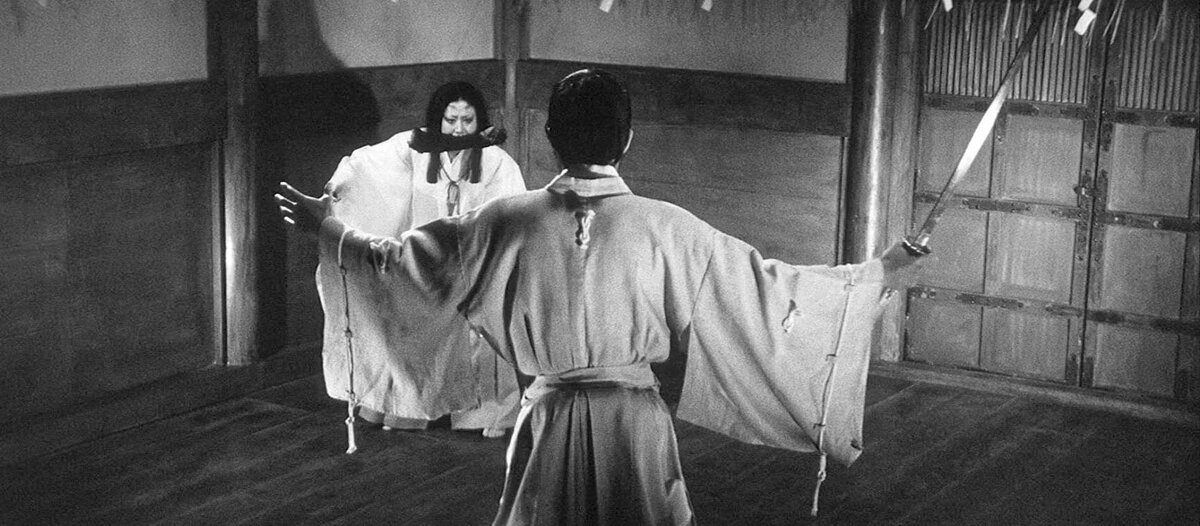 Кадр из фильма "Черные кошки в бамбуковых зарослях" \ "Yabu no naka no kuroneko" 1968.