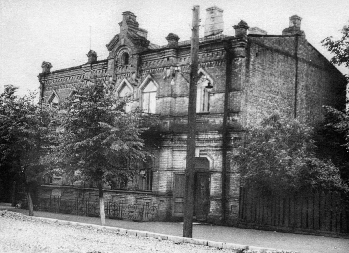 Улица Луначарского, 42 (Жилой дом Гебеля, 1930-50гг. Источник: pastvu.com