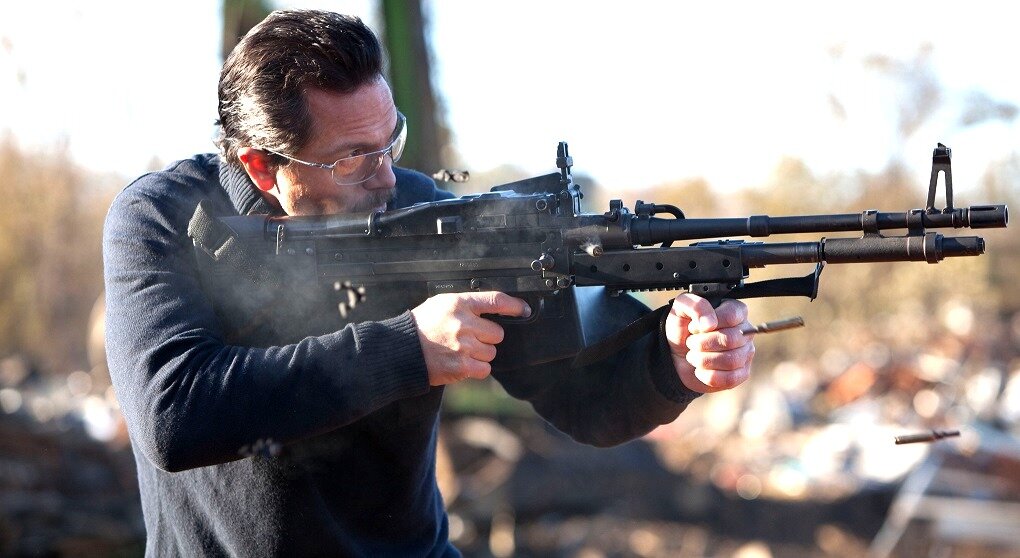 Можно добиваться чего-либо добрым словом и пулемётом. А можно и без слов - просто добрым пулемётом. 