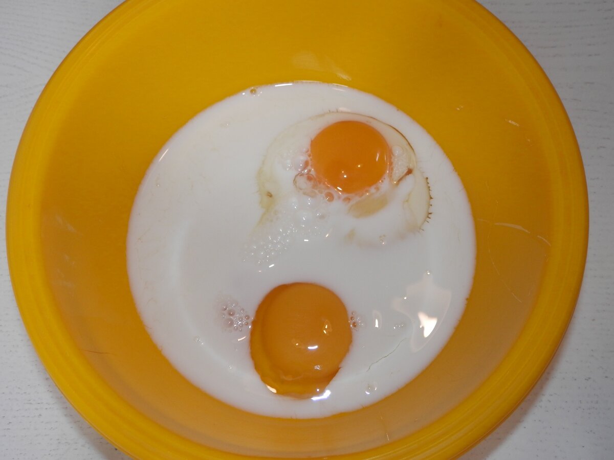 Яйца с молоком