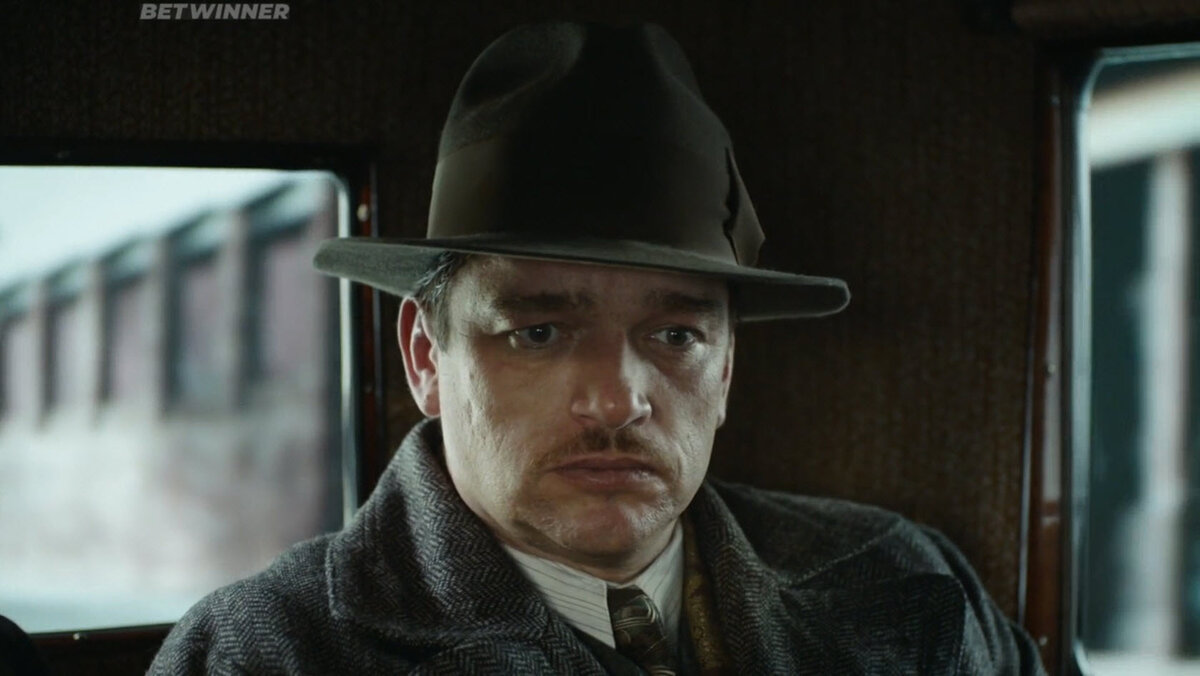 Вавилон берлин гереон и шарлотта. Рат и шарлотта вавилон берлин. Вавилон-берлин сериал. Торстен мертен вавилон берлин. Вавилон-берлин сериал тони рихтер.