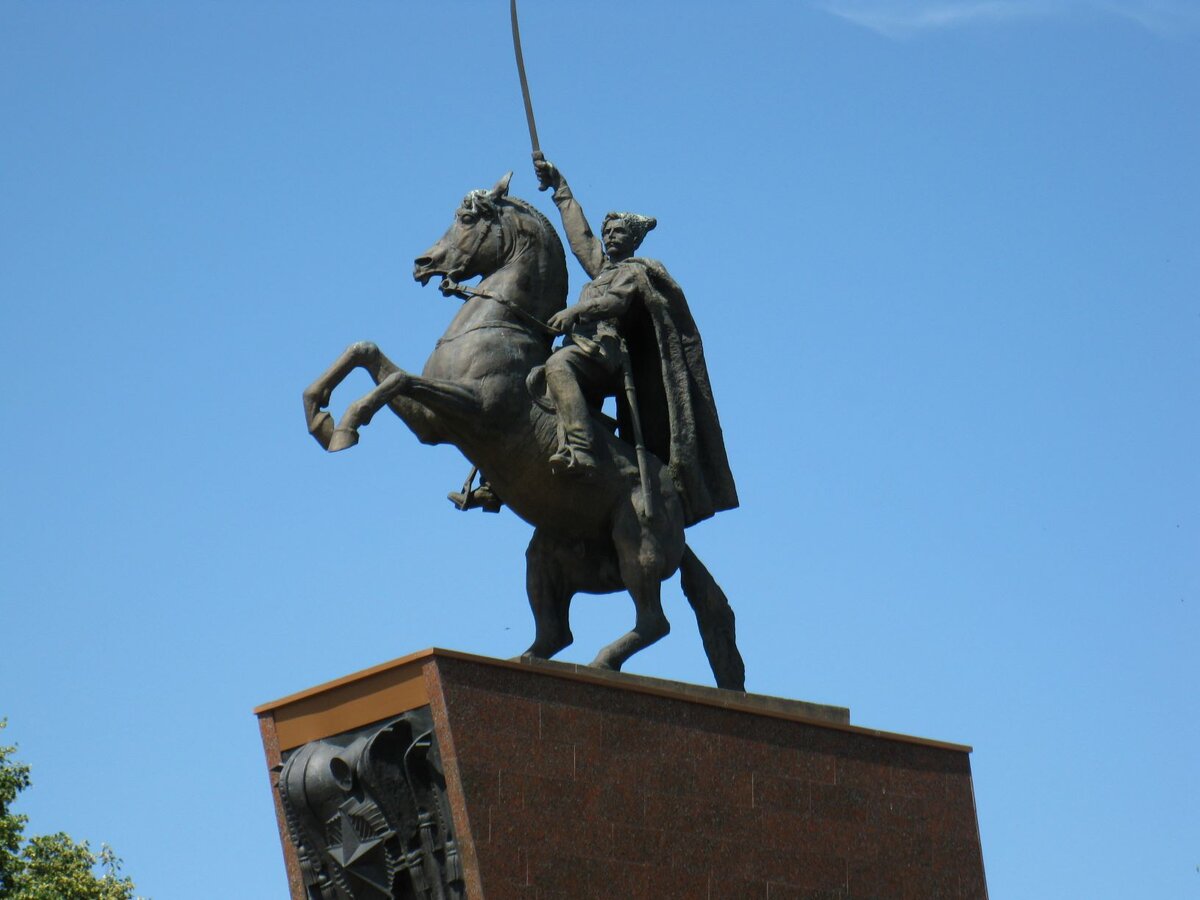 Памятник Чапаеву Чапаева