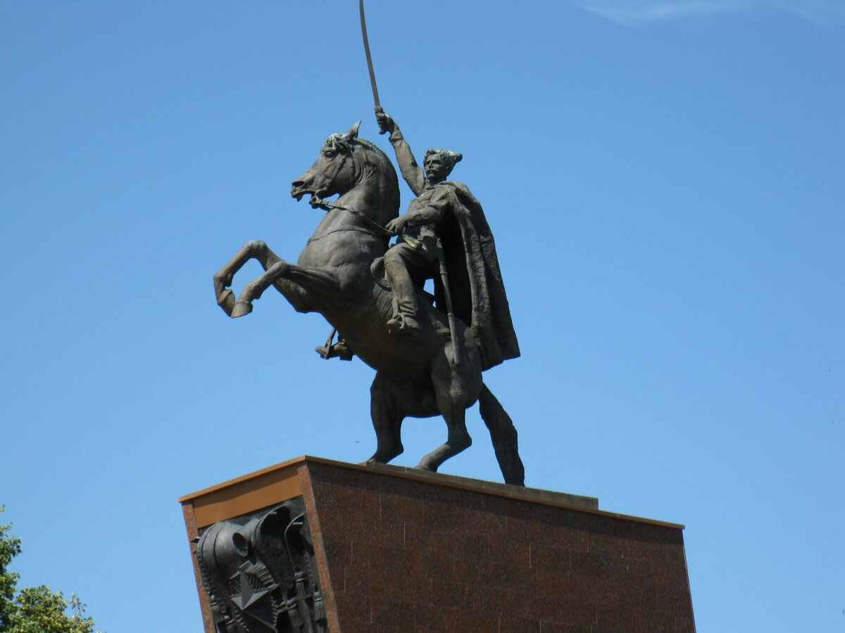 памятник чапаеву в санкт петербурге