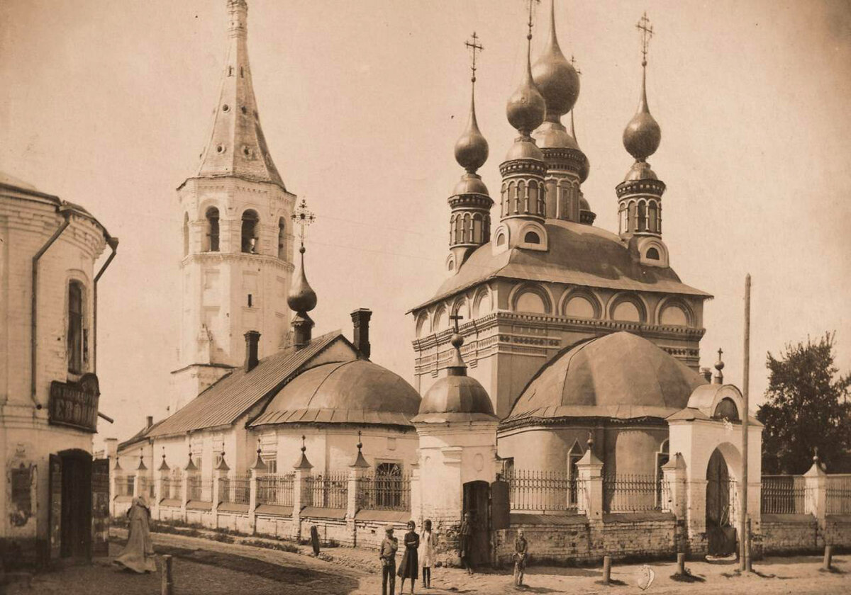 Храмовый комплекс Церкви Лазаря Четверодневного и Антипы Пергамского в дореволюционном Суздале (источник: zebra-tv.ru)
