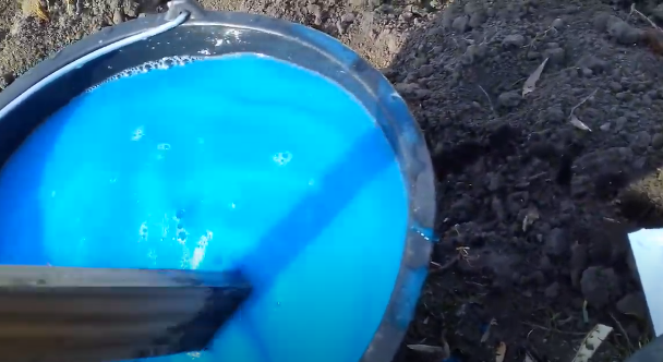 На фото бордоская жидкость.