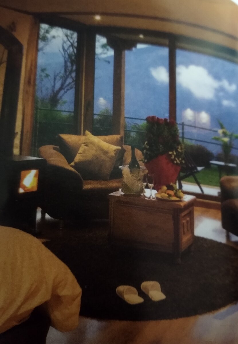 Вид из окна гостиницы .Гостиничный номер что называется в облаках.