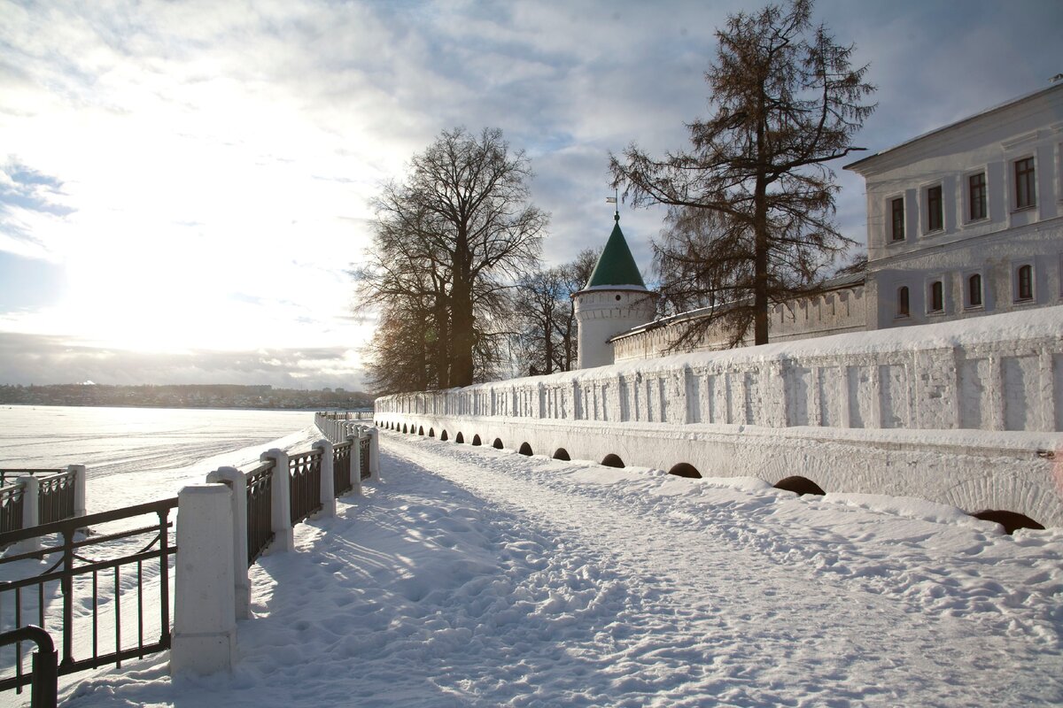 Кострома встретила солнцем