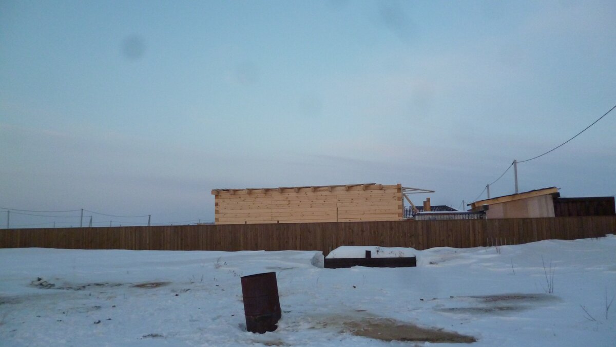 Крыша упала от ветра.