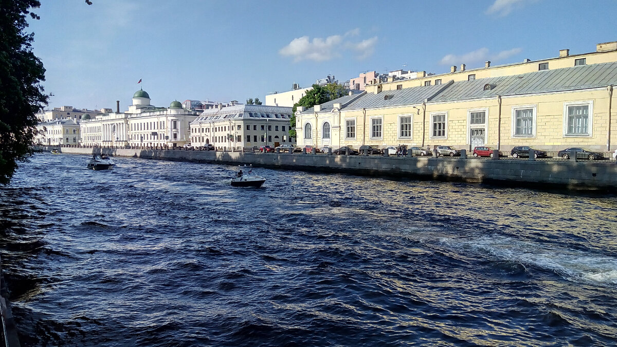 Питер красив, любоваться им можно бесконечно, особенно, когда погода хорошая и можно долго гулять