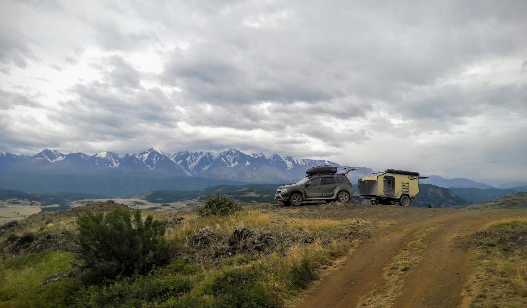 Здесь 3 фото Алтайских дорог, снятых в разное время. Листайте галерею. 