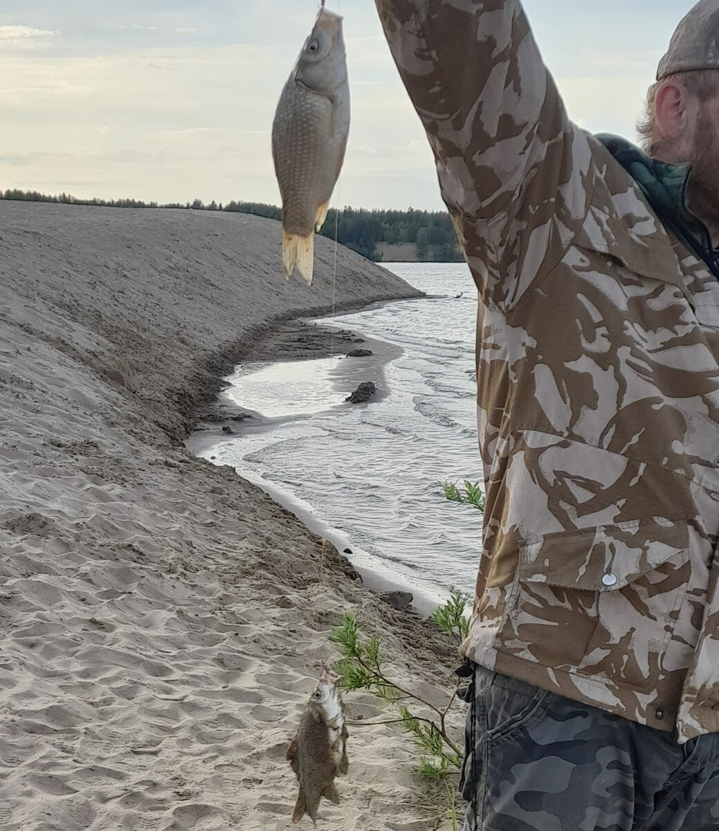 Михалыч. Не особо любит светить лицо на фото, старый, блин, разведчик.