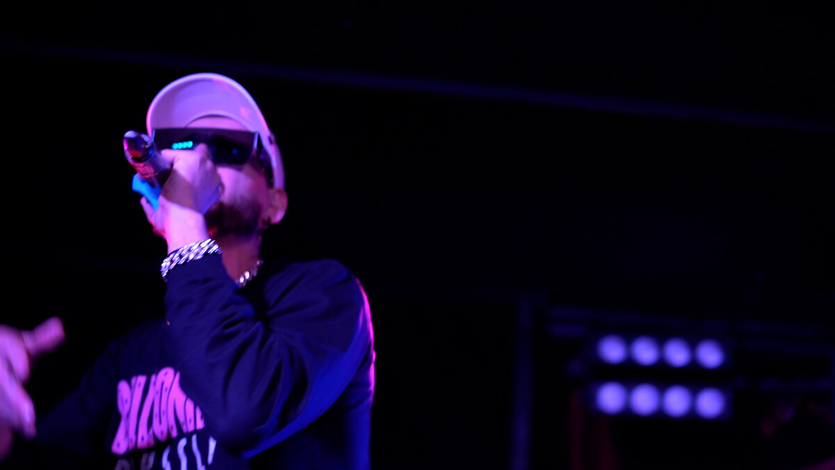 Лайв-выступление с композицией  «Brilliant» 