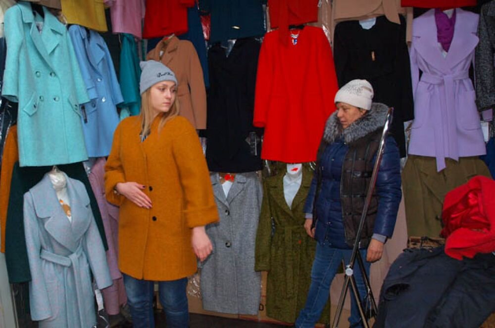 продавец одежды волгоград. продавец одежды волгоград. одежда смотреть на свет. ягунова ангелика. ультра одежда волгоград.