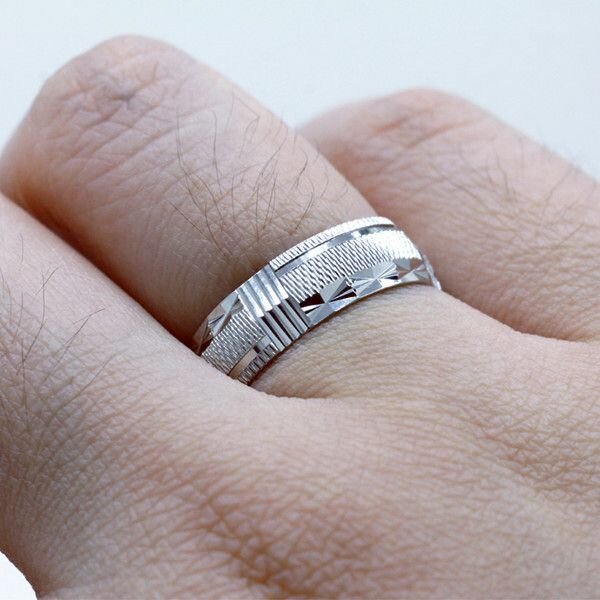 Тугое обручальное кольцо