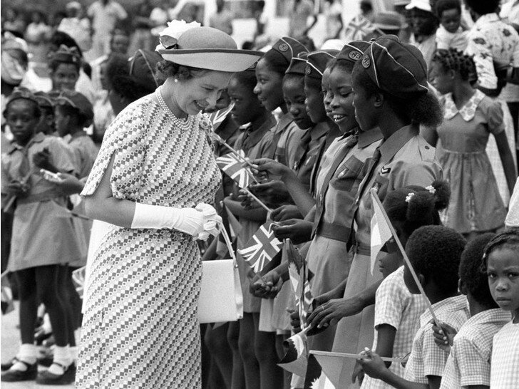    Елизавета II во время визита на Антигуа в рамках тура по странам Содружества, 29 октября 1977